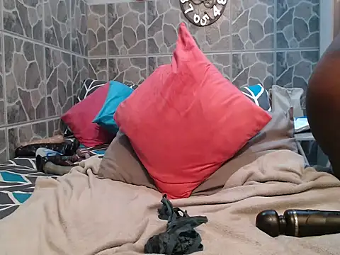 THREEHOLESPLEASURE99 online show from April 6, 2026, 7:20 am