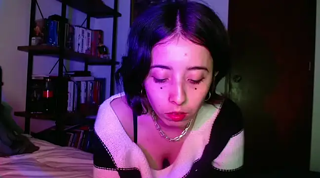 Snapshot of babyluna_8_8 chatting on March 12, 2025, 2:30 am babyluna 8 8 online show from March 12, 2025, 2:30 am