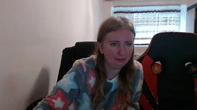 Snapshot of PeterAndJen chatting on November 28, 2025, 8:36 am PeterAndJen online show from November 28, 2025, 8:36 am