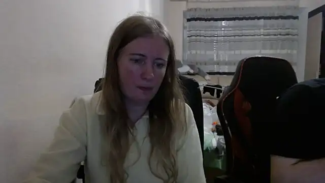 Snapshot of PeterAndJen chatting on November 4, 2025, 8:23 pm PeterAndJen online show from November 4, 2025, 8:23 pm