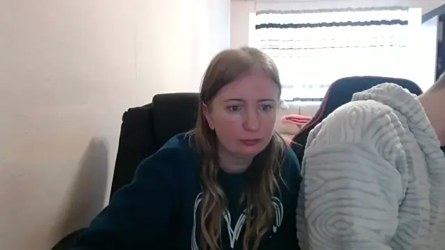 Snapshot of PeterAndJen chatting on October 30, 2025, 7:06 am PeterAndJen online show from October 30, 2025, 7:06 am