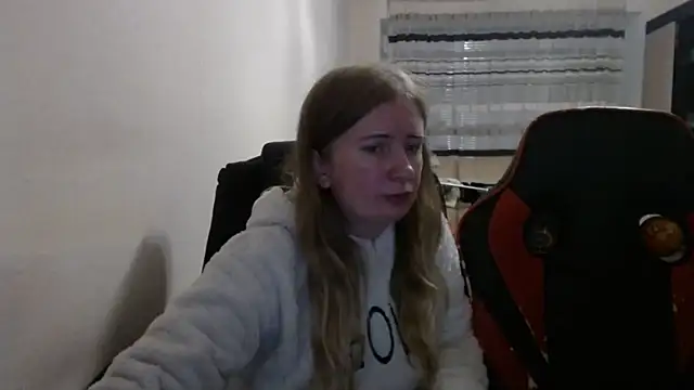 Snapshot of PeterAndJen chatting on October 26, 2025, 7:03 pm PeterAndJen online show from October 26, 2025, 7:03 pm