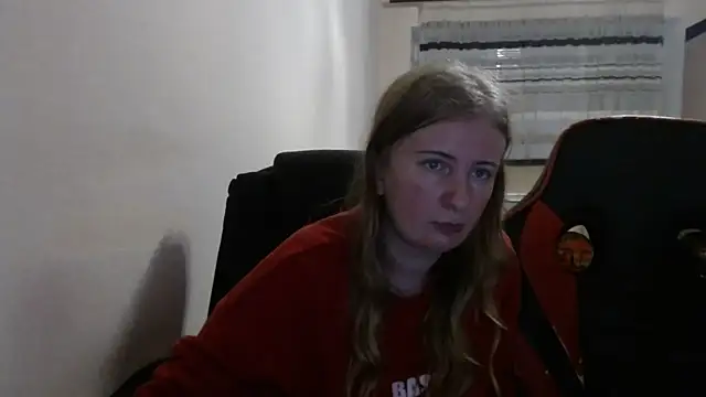 Snapshot of PeterAndJen chatting on November 18, 2025, 7:17 pm PeterAndJen online show from November 18, 2025, 7:17 pm