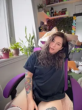 JennKenobi online show from March 18, 2026, 2:08 pm