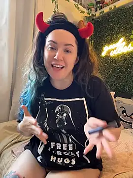JennKenobi online show from June 17, 2026, 1:10 pm