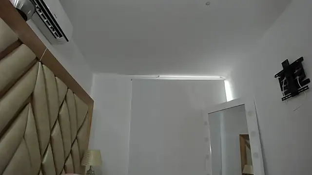 briana wonder69xxx online show from April 18, 2026, 2:30 pm