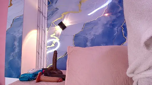 lorrayne  online show from November 15, 2025, 12:42 pm