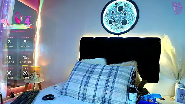 lorrayne  online show from April 22, 2026, 12:45 pm