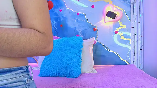 lorrayne  online show from February 28, 2026, 12:16 pm