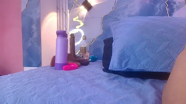 lorrayne  online show from November 17, 2025, 12:20 pm