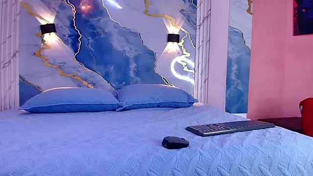 lorrayne  online show from October 22, 2025, 12:04 pm