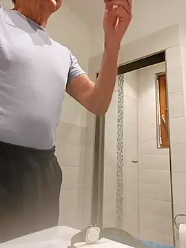 Snapshot of Einhorn527 chatting on October 20, 2025, 5:02 pm Einhorn527 online show from October 20, 2025, 5:02 pm