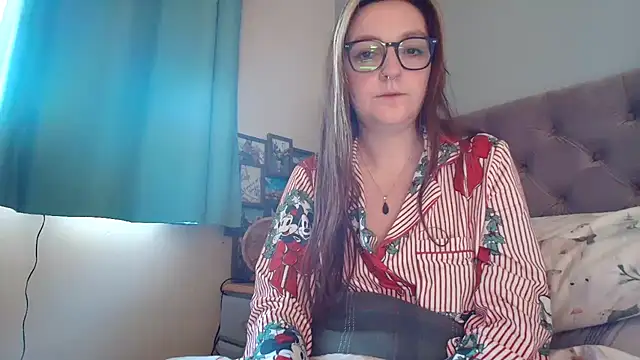 Snapshot of short_sweetpea chatting on November 30, 2025, 9:43 am short sweetpea online show from November 30, 2025, 9:43 am