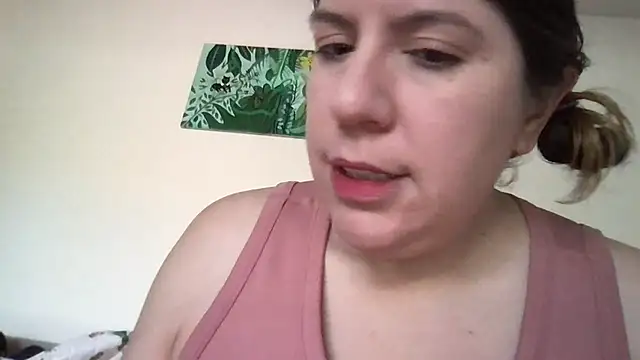 Snapshot of HYPHYtype chatting on October 31, 2025, 7:32 pm HYPHYtype online show from October 31, 2025, 7:32 pm