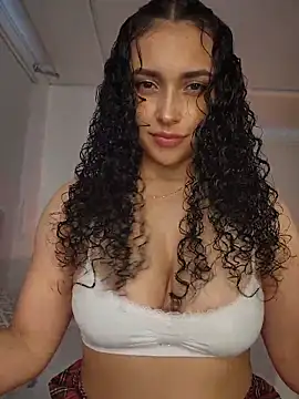 Snapshot of Lucy_Marin chatting on October 30, 2025, 3:42 pm Lucy Marin online show from October 30, 2025, 3:42 pm