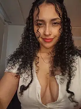 Snapshot of Lucy_Marin chatting on October 22, 2025, 5:12 pm Lucy Marin online show from October 22, 2025, 5:12 pm