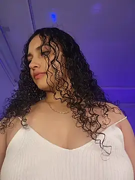 Snapshot of Lucy_Marin chatting on November 18, 2025, 10:02 pm Lucy Marin online show from November 18, 2025, 10:02 pm