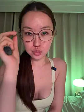 Snapshot of sphynx-_- chatting on November 13, 2025, 1:04 pm sphynx- - online show from November 13, 2025, 1:04 pm