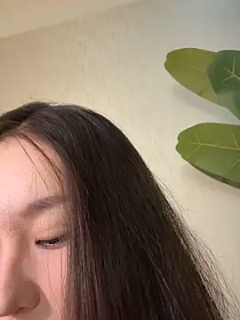 Snapshot of sphynx-_- chatting on September 10, 2025, 1:43 pm sphynx- - online show from September 10, 2025, 1:43 pm