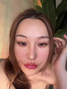 Snapshot of sphynx-_- chatting on November 4, 2025, 4:11 pm sphynx- - online show from November 4, 2025, 4:11 pm