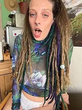 Snapshot of MenaDreadfull chatting on October 2, 2025, 8:50 am MenaDreadfull online show from October 2, 2025, 8:50 am