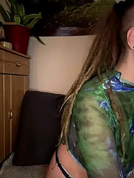 Snapshot of MenaDreadfull chatting on December 14, 2025, 9:26 am MenaDreadfull online show from December 14, 2025, 9:26 am