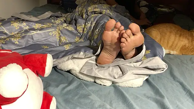 Snapshot of RiderFloor chatting on December 20, 2025, 10:45 pm RiderFloor online show from December 20, 2025, 10:45 pm