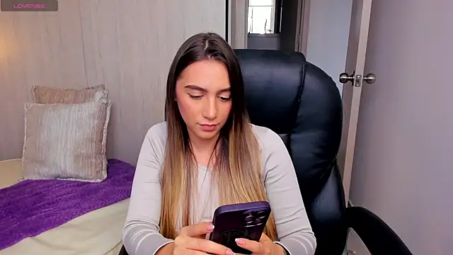 StacyConner online show from November 13, 2025, 8:24 pm