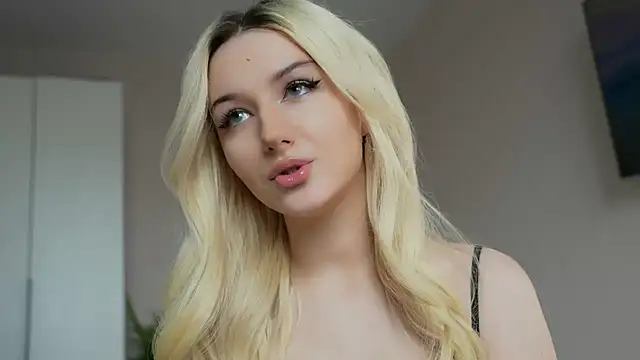 CatchMe1 online show from May 10, 2026, 1:36 pm