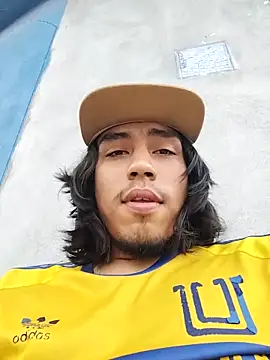 AlexAlejandro13 online show from April 3, 2026, 9:54 pm