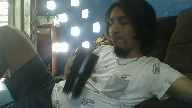 Snapshot of AlexAlejandro13 chatting on May 10, 2026, 9:16 pm AlexAlejandro13 online show from May 10, 2026, 9:16 pm