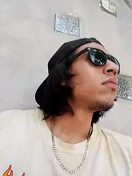 Snapshot of AlexAlejandro13 chatting on May 22, 2026, 8:29 pm AlexAlejandro13 online show from May 22, 2026, 8:29 pm