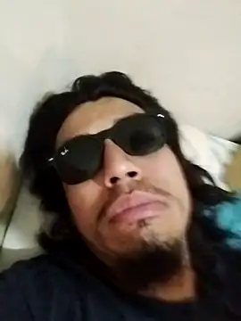 Snapshot of AlexAlejandro13 chatting on April 30, 2026, 10:25 pm AlexAlejandro13 online show from April 30, 2026, 10:25 pm