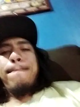 AlexAlejandro13 online show from April 17, 2026, 1:41 am