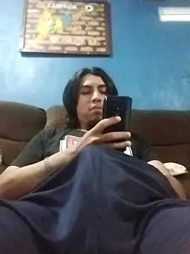 Snapshot of AlexAlejandro13 chatting on May 4, 2026, 12:25 am AlexAlejandro13 online show from May 4, 2026, 12:25 am