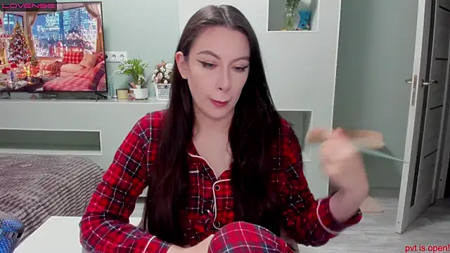 JuliaDiksonX online show from January 11, 2025, 8:10 pm
