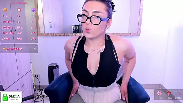 Snapshot of EricaVanderhill chatting on June 24, 2026, 11:24 pm EricaVanderhill online show from June 24, 2026, 11:24 pm