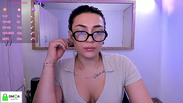 Snapshot of EricaVanderhill chatting on May 19, 2026, 11:23 pm EricaVanderhill online show from May 19, 2026, 11:23 pm