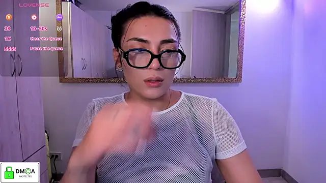 Snapshot of EricaVanderhill chatting on May 28, 2026, 10:04 pm EricaVanderhill online show from May 28, 2026, 10:04 pm