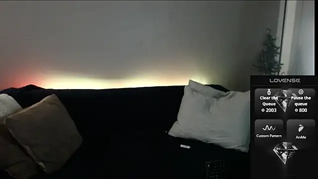 MaxRouger online show from December 1, 2025, 10:43 pm