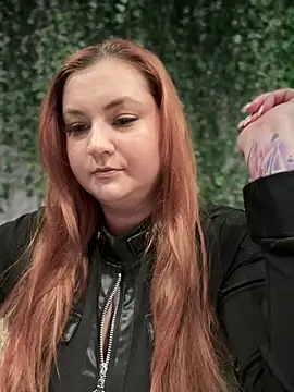 Snapshot of CandyShoopp chatting on December 1, 2025, 5:36 pm CandyShoopp online show from December 1, 2025, 5:36 pm