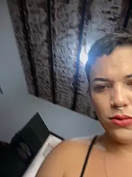 Snapshot of Alicbranca chatting on May 16, 2026, 5:23 pm Alicbranca online show from May 16, 2026, 5:23 pm
