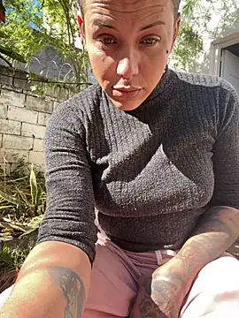 Snapshot of Alicbranca chatting on April 22, 2026, 2:13 pm Alicbranca online show from April 22, 2026, 2:13 pm