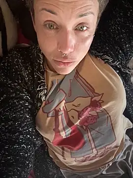 Snapshot of Alicbranca chatting on June 1, 2026, 4:17 pm Alicbranca online show from June 1, 2026, 4:17 pm