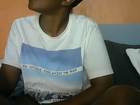 Snapshot of Athena_2019 chatting on November 8, 2025, 7:45 am Athena 2019 online show from November 8, 2025, 7:45 am