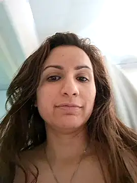 vanessabrown  online show from April 20, 2026, 5:14 pm