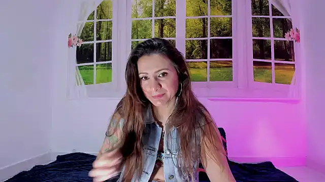 vanessabrown  online show from July 19, 2026, 1:52 pm