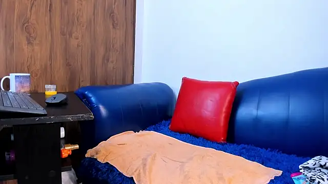 Mature Skinny online show from April 13, 2026, 6:12 pm