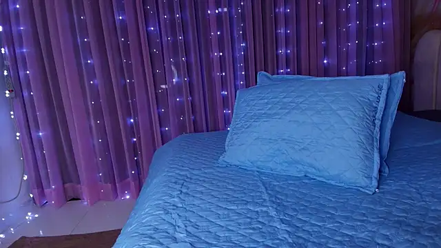 sofi decker online show from April 10, 2026, 3:57 am