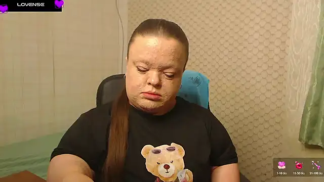 Janiffer MiMi online show from April 18, 2026, 4:42 pm